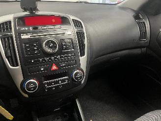Kia Cee d Pro cee'd (EDB3) Hatchback 3-drs 1.4 CVVT 16V (G4FA) [66kW]  (06-2010/=
09-2012) picture 22