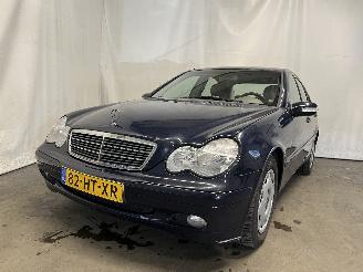 damaged passenger cars Mercedes C-klasse C (W203) Sedan 2.2 C-200 CDI 16V (OM611.962) [85kW]  (09-2000/06-2003)= 2002/1