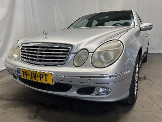 Voiture accidenté Mercedes E-klasse E (W211) Sedan 2.6 E-240 V6 18V (M112.913) [130kW]  (03-2002/12-2008) 2002/9