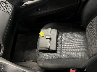 Toyota Auris Auris (E15) Hatchback 1.8 16V HSD Full Hybrid (2ZRFXE) [100kW]  (09-20=
10/09-2012) picture 21