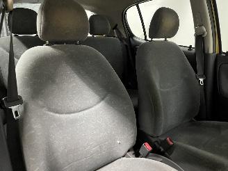 Toyota Yaris Yaris (P1) Hatchback 1.3 16V VVT-i (2SZFE) [63kW]  (08-1999/11-2005) picture 10