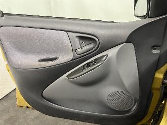 Toyota Yaris Yaris (P1) Hatchback 1.3 16V VVT-i (2SZFE) [63kW]  (08-1999/11-2005) picture 16