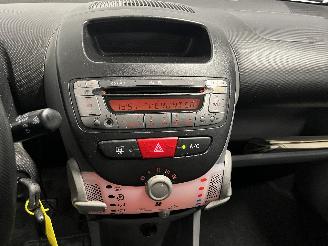 Peugeot 107 107 Hatchback 1.0 12V (384F(1KR)) [50kW]  (06-2005/05-2014) picture 19