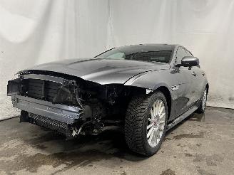 uszkodzony samochody osobowe Jaguar XE XE Sedan 2.0 D E-Performance 16V (204DTD(AJ20D4)) [120kW]  (03-2015/..=
=2E) 2015/6