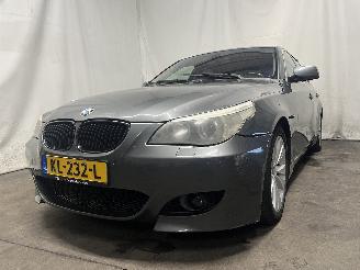 krockskadad bil auto BMW 5-serie 5 serie (E60) Sedan 525i 24V (M54-B25(256S5)) [141kW]  (09-2003/02-200=
5) 2004/1