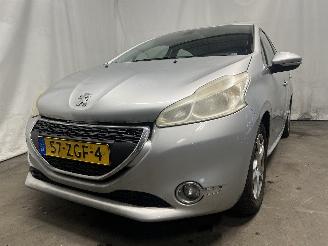 Damaged car Peugeot 208 208 I (CA/CC/CK/CL) Hatchback 1.2 Vti 12V PureTech 82 (EB2F(HMZ)) [60k=
W]  (03-2012/12-2019) 2012/11
