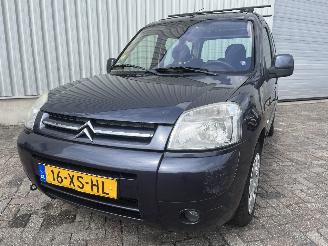 Unfallwagen Citroën Berlingo Berlingo Cinqspace, Multispace MPV 1.6 16V (TU5JP4(NFU)) [80kW]  (10-2=
000/12-2011) 2007/9