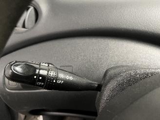 Toyota Yaris Yaris (P1) Hatchback 1.3 16V VVT-i (2SZFE) [64kW]  (04-2002/09-2005) picture 24