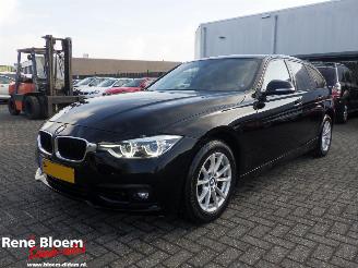 krockskadad bil auto BMW 3-serie 318i 136pk Aut 2018/11