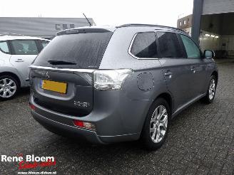 skadebil auto Mitsubishi Outlander 2.0 PHEV Executive Edition AWD 2014/5