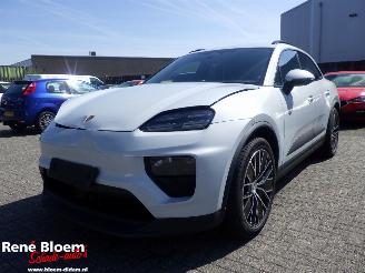 damaged passenger cars Porsche Macan 4S 100kWh 448pk Full Option 2025/7