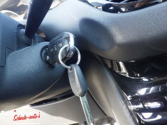 Peugeot 208 1.4 VTi Allure 5drs picture 13