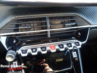 Peugeot e-2008 EV GT Avantage 54kWh picture 21