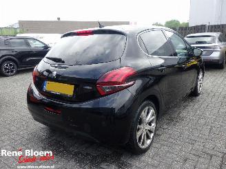skadebil auto Peugeot 208 1.2 Pure Tech Allure 110pk 2017/3