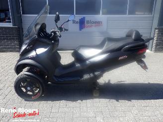 krockskadad bil motor Piaggio MP3 400 HPE Sport 2023/7