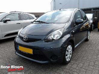 krockskadad bil auto Toyota Aygo 1.0 VVT-i Comfort Airco 5drs 2013/3