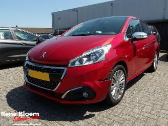 skadebil auto Peugeot 208 1.2 Puretech Allure 110pk 2018/11