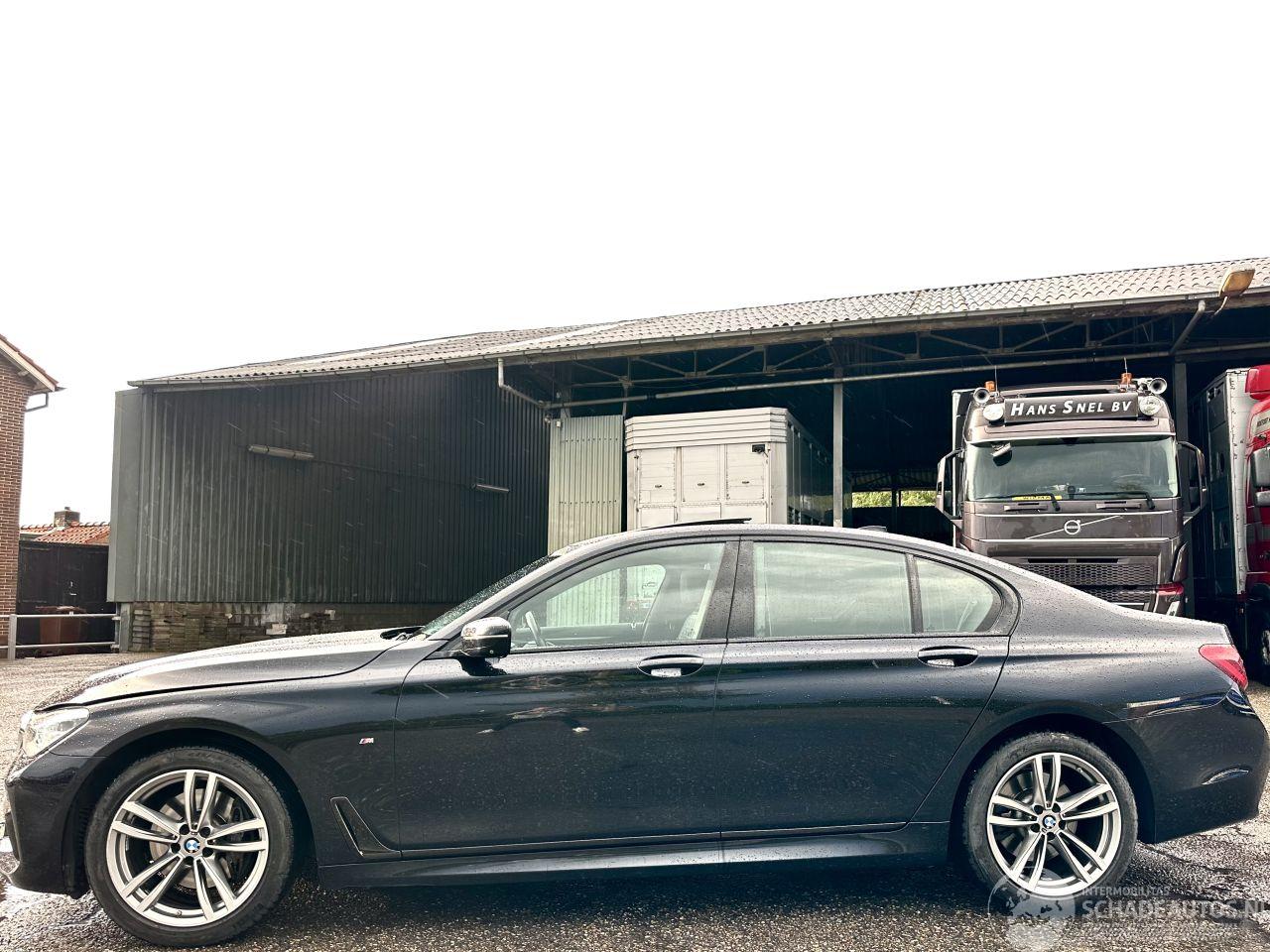 BMW 7-serie 730d xDrive 265pk aut + f1 High Exe M-Ed - nap - schuifdak - hud - softclose - 360 cam - harman/kardon - luchtvering