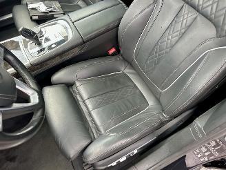 BMW 7-serie 730d xDrive 265pk aut + f1 High Exe M-Ed - nap - schuifdak - hud - softclose - 360 cam - harman/kardon - luchtvering picture 22