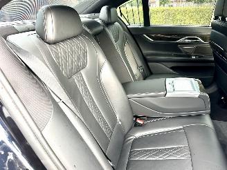 BMW 7-serie 730d xDrive 265pk aut + f1 High Exe M-Ed - nap - schuifdak - hud - softclose - 360 cam - harman/kardon - luchtvering picture 83
