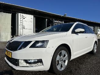 Skoda Octavia 1.5 TSI 150pk 7-Traps aut Greentech Style - nap - navi - carplay - keyless entry - pdc v+a + park assist picture 2