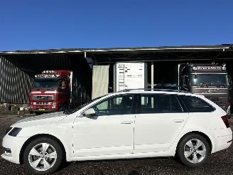 Voiture accidenté Skoda Octavia 1.5 TSI 150pk 7-Traps aut Greentech Style - nap - navi - carplay - keyless entry - pdc v+a + park assist 2019/2