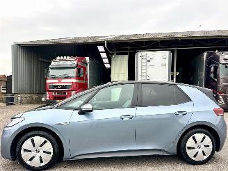 Avarii autoturisme Volkswagen ID.3 Pro 58kWh 145pk aut - 26dkm nap - navi - camera - keyless - front + line assist - pdc v+a - getint glas 2021/12