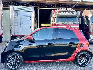 Schadeauto Smart Forfour 1.0 Turbo 90pk Brabus - pano - nap - navi - pdc - leer - stoelverw - privacy glass - airco - cruise contr 2016/9