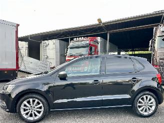 Schadeauto Volkswagen Polo 1.4 TDI 75pk BlueMotion 5drs - navi - clima - cruise - facelift - bleutooth - pdc v+a - front assist - privacy glass 2016/3
