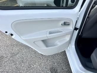 Volkswagen Up! 1.0i 65pk beats 5drs - nap - line assist - clima - cruise - pdc - privacy glass - subwoofer - licht + regensens picture 55