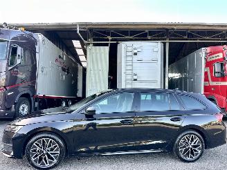 Schadeauto Skoda Octavia 1.5 TSI MHEV Aut + f1 Sportline - nap - 1e eig - navi - camera - inkl trekh - stuurverw - front + line + side assist 2025/12