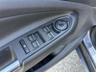 Ford Kuga 1.5 EcoB Turbo 150pk 6-bak ST-Line - nap - navi - xenon - park assist - leer + alcantara - zwarte hemel - keyless picture 47