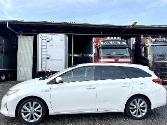 krockskadad bil auto Toyota Auris Touring Sports 1.8 Hybrid aut 123pk L.Pro Exe - nap - pano - xenon - navi - camera - keyless - bearlock - pdc v+a 2013/7