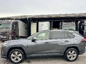 škoda osobní automobily Toyota Rav-4 2.5 Hybrid 178pk Business Intro - nap - alarm - navi - 2x cam - leer - keyless - jbl - front + line assist 2019/11