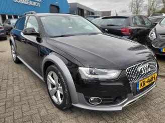 damaged passenger cars Audi A4 allroad A4 allroad 2.0 TDI QUATTRO 177 PK S-TRONIC PRO LINE 1e eigenaar 2013/7