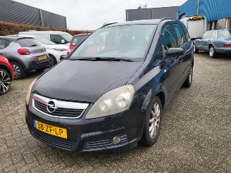 krockskadad bil auto Opel Zafira ZAFIRA 7 zitplaatsen 1.6  105 pk 2008/1