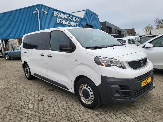 Schadeauto Peugeot Expert e-Expert 100 kW 9 persoons met panoramadak rijdbaar 2021/9