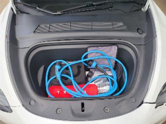 Schadeauto Tesla  Tesla MODEL Y RWD 58 kWh range 455km nwprijs € 45000 2024/11