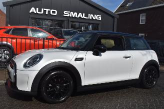 Unfallwagen Mini Cooper 1.5 Camden Edition 136Pk *Navi/Clima 2024/2