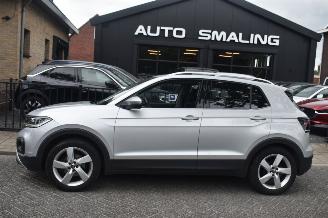 Vaurioauto  passenger cars Volkswagen T-Cross 1.0 Tsi Style 110Pk *Navi/Clima/Camera/Stoelverwarming 2022/8