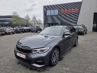 Schadeauto BMW 3-serie 330e X-DRIVE / M-SPORT / PANO / HEAD UPP 2021/10