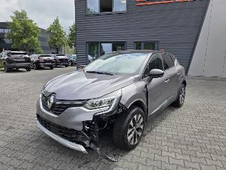 Unfallwagen Renault Captur TECHNO 67KW / CAMERA / NAVI 2023/4