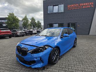 krockskadad bil auto BMW 1-serie 118i  M-SPORTPAKKET / PANO / SPORTSTOELEN 2021/4
