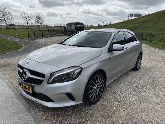 Vaurioauto  passenger cars Mercedes A-klasse 180 prestige automaat/navi/camera 2017/11