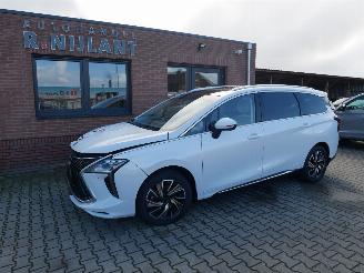 Schadeauto DFSK  FORTHING U TOUR PANORAMADAK LEER LED 7 PERSOONS 2023/10