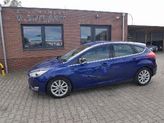 Schadeauto Ford Focus TITANIUM BI-XENON 2016/12
