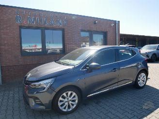damaged passenger cars Renault Clio INTENS 2021/4