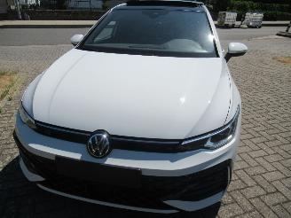 Schadeauto Volkswagen Golf 1.5TSI R-LINE 16.351km Pano/SchuifDak Harman/Kardon 360Cam Keyless-Go Android/Carplay... 2025/1