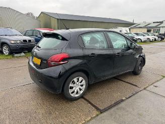 Peugeot 208 1.2 PureTech Active picture 3