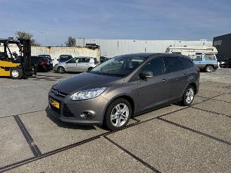 Unfallwagen Ford Focus 1.0 Ecoboost Wagon Edition Plus 2013/10